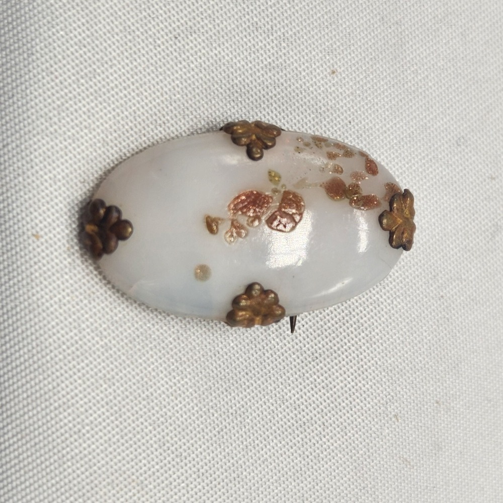 VINTAGE Victorian Speckled White Venetian Glass Brooch Pin Brass Cameo...